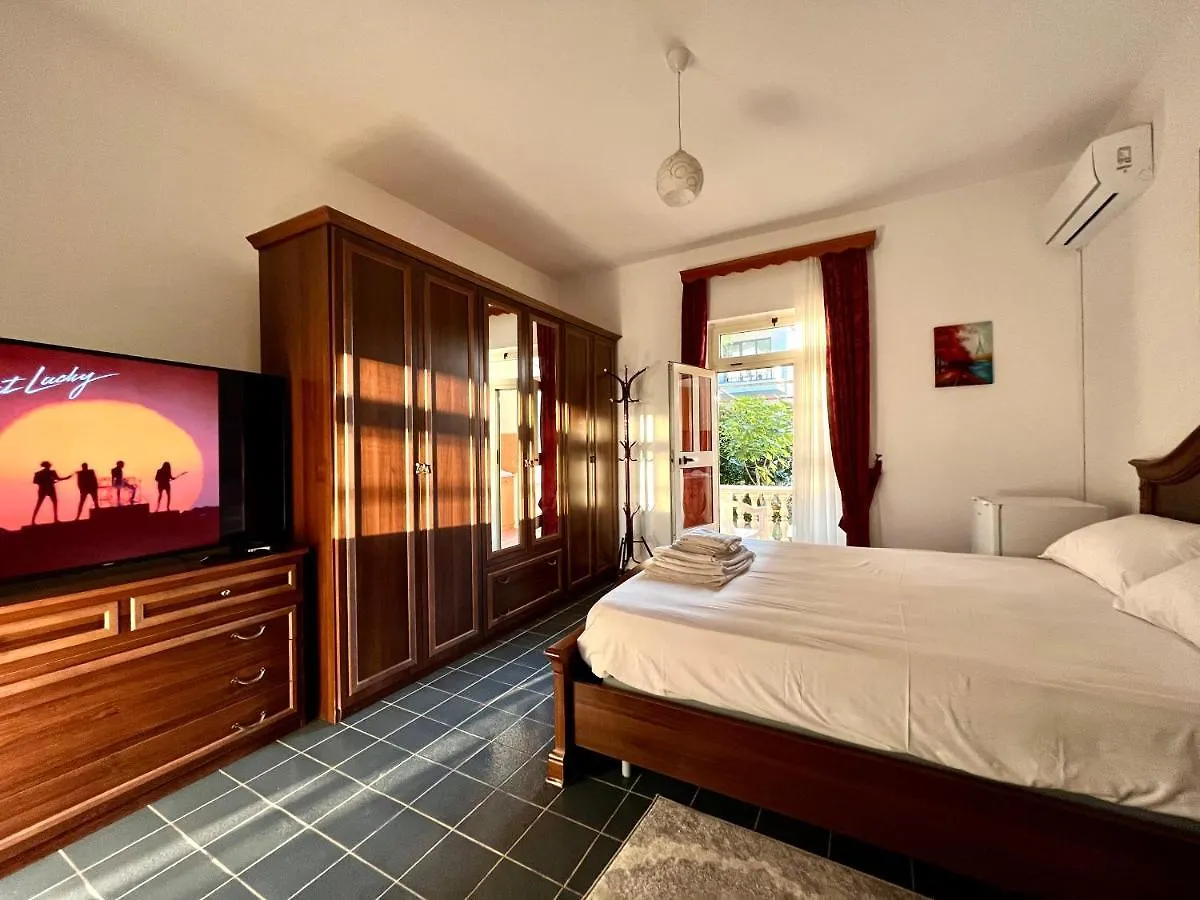 Rei'S Place Vlore Guest house
