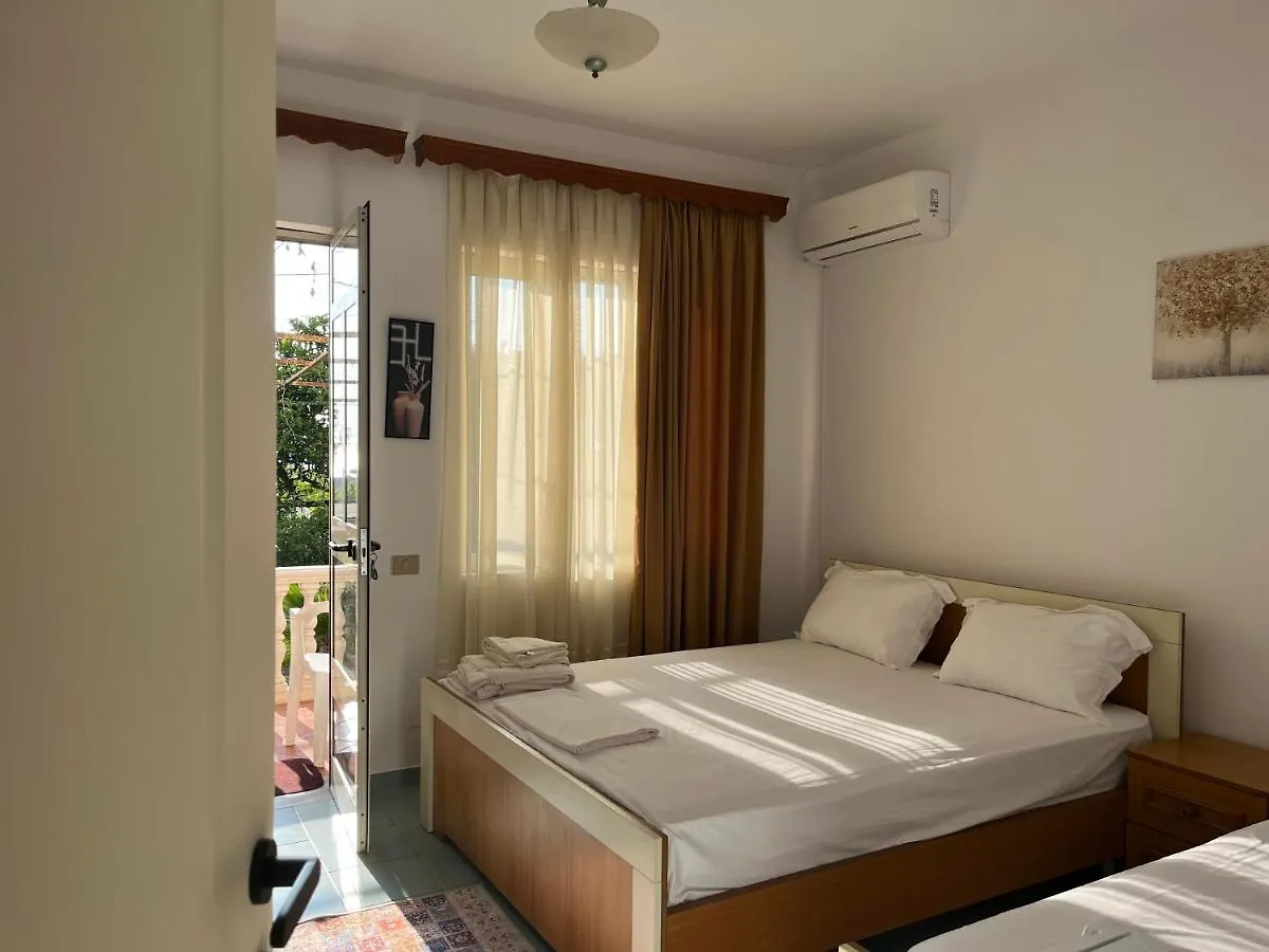 Rei'S Place Vlore Guest house