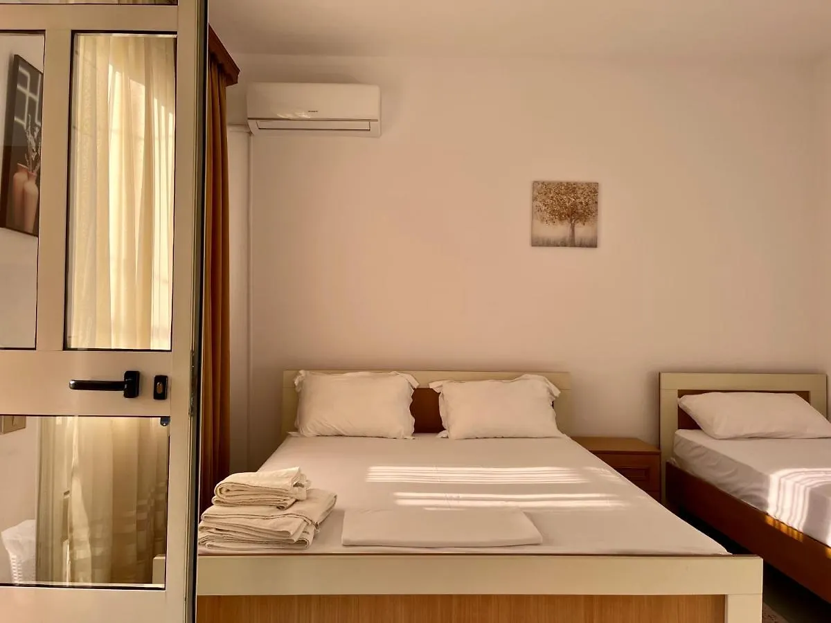 Rei'S Place Vlore Guest house